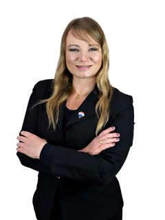 实习助理 - Denise Jaluska - RE/MAX ROYALE