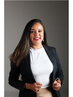 Ariana Dias - RE/MAX SILVER I