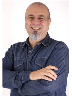 Jose Arakelian - RE/MAX STUDIO 76