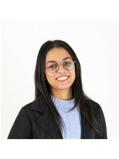 Office Staff - Yara Silva - RE/MAX STUDIO 76