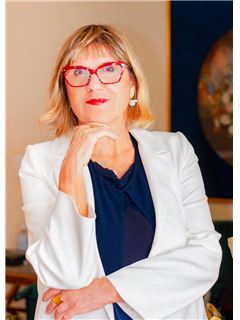 Angela Las Casas - RE/MAX DONNO